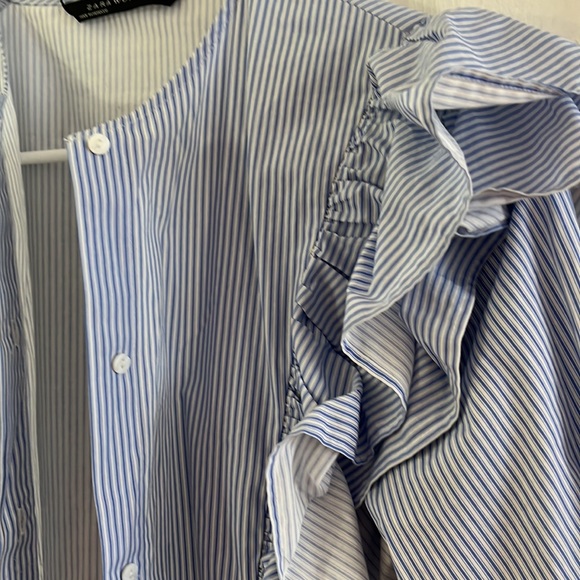 Zara Ruffel button down - Picture 4 of 6